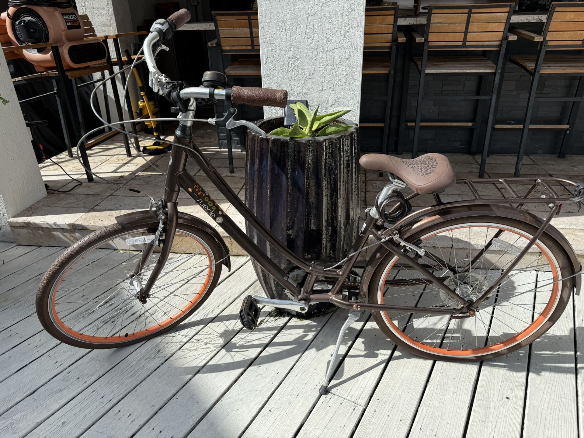 Women’s beach cruiser