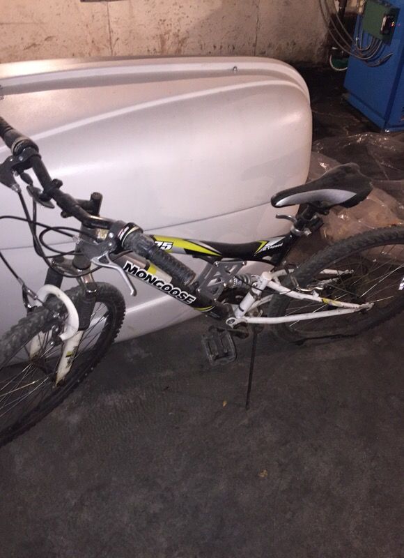 Mongoose XR-75 21 Speed Bicycle