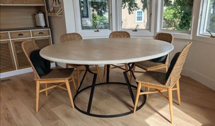 Magnolia Circular Dining Table