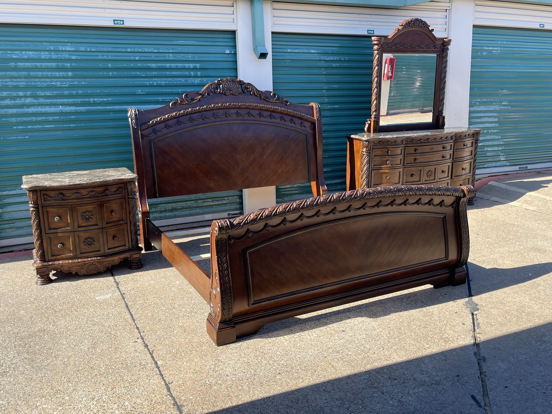 Free Delivery - Beautiful Ornate King Size Bedroom Set