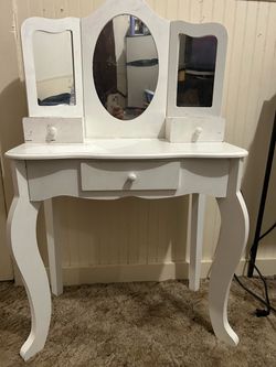 Teamson Kids Vanity Table & Stool Set with Acrylic Tri-Fold Mirror,White
