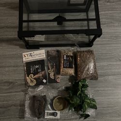Reptile tank w/extras