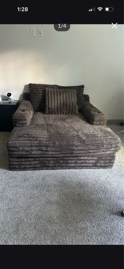 Sofa / chaise / bed