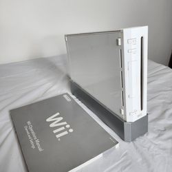 Nintendo Wii System And Charger