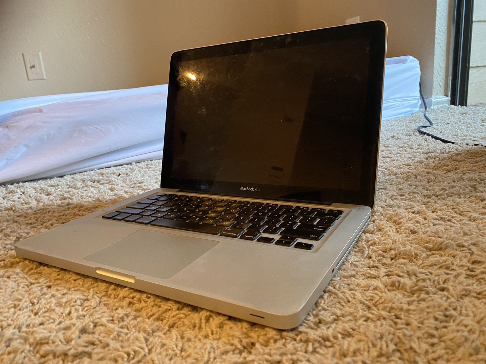 Apple Macbook pro 13 inches 2012