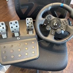 Logitech G923 Racing Wheel and Pedals