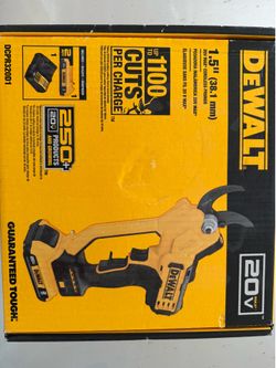 Brand new Dewalt pruner kit