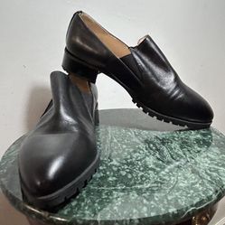 Women's shoes with a stable heel. Size 7.5. $45.