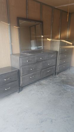 Ashley Furniture Dresser set