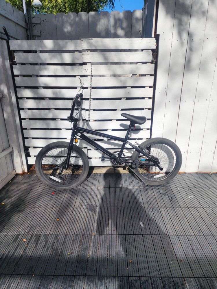 Mongoose Bmx Bike 20 In Wheels