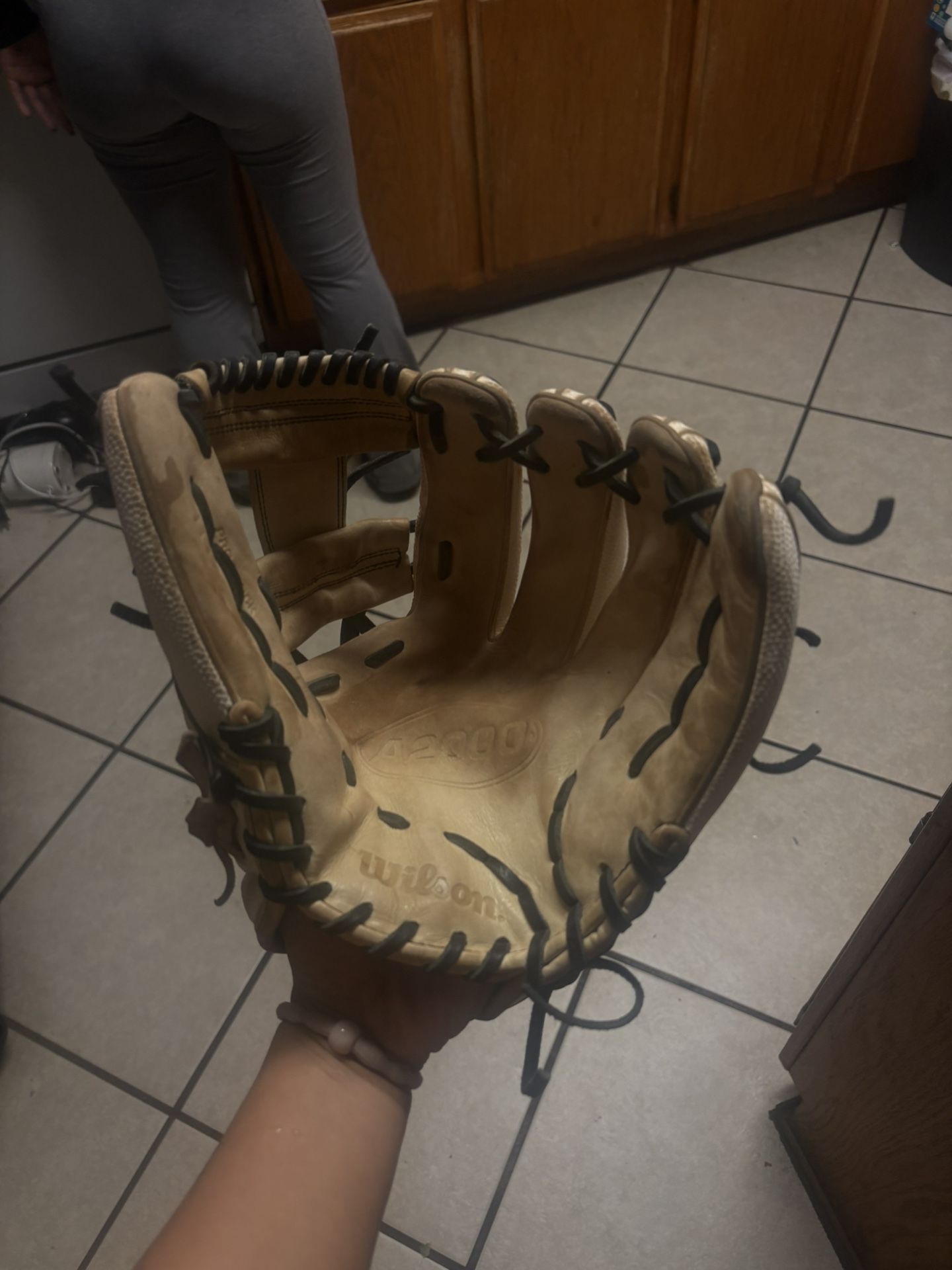 A2000 Softball Glove
