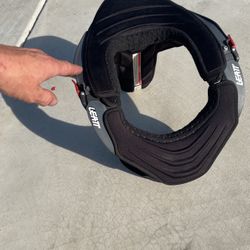 Neck brace