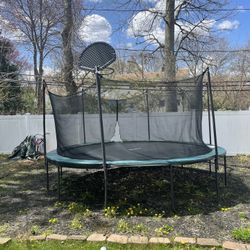15’ Trampoline Like New