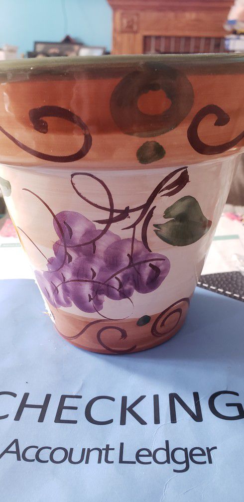 flower pot new. there is a small chip n the rim look at pics.