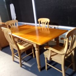Dining Table /4 Chairsu