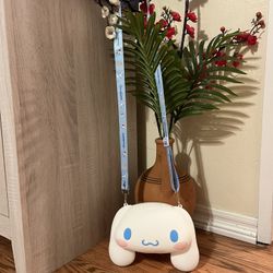 Large Size Cinnamon Roll Crossbody Back