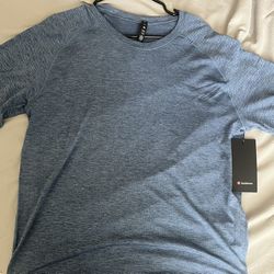 lululemon Metal Vent Shirt Size XL