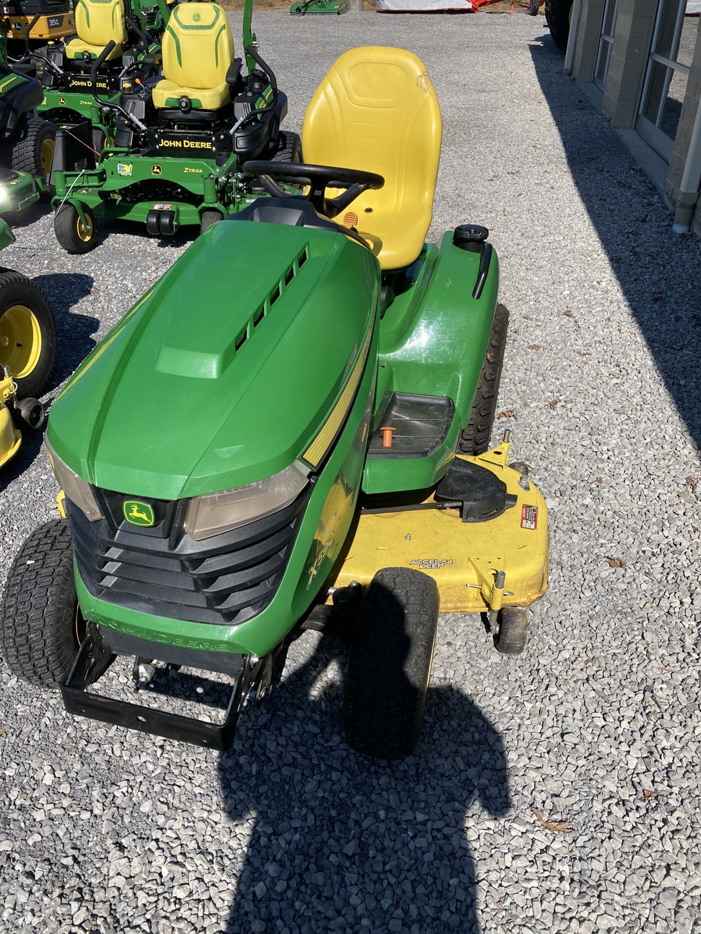 John Deere X590 Riding Lawn Tractor Mower