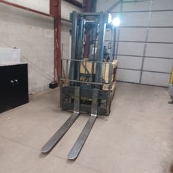 Caterpillar Forklift Electric M80D 1600 HOURS 8K  Capacity, Runs Perfect. $4000