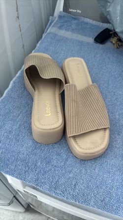 Endy Comfort Ladies Kensie Sandals size 6