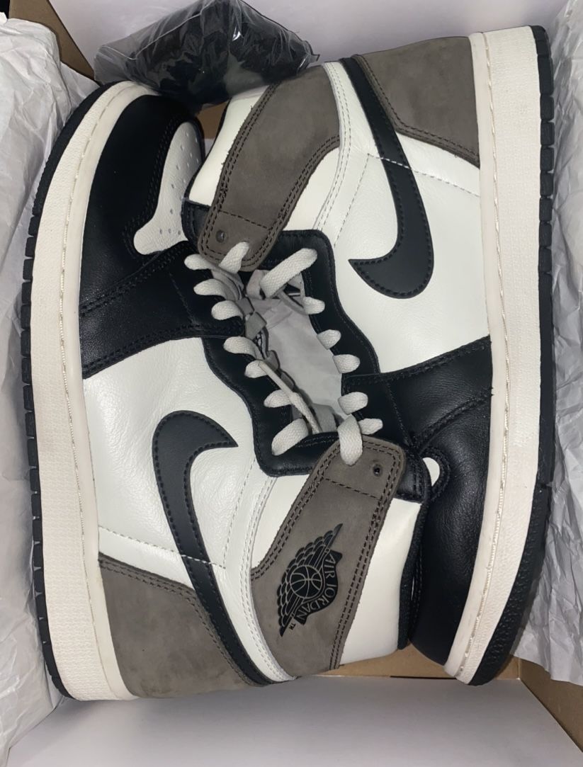 Jordan 1 Retro High Dark Mochas Size 8.5