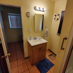 Quartz 22" sink with nickel faucet