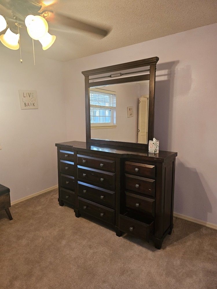 Long Dresser