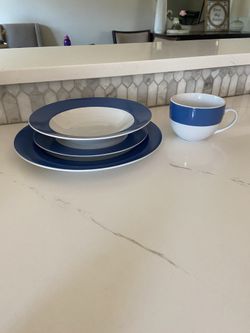 16 Piece China Dinnerware Set