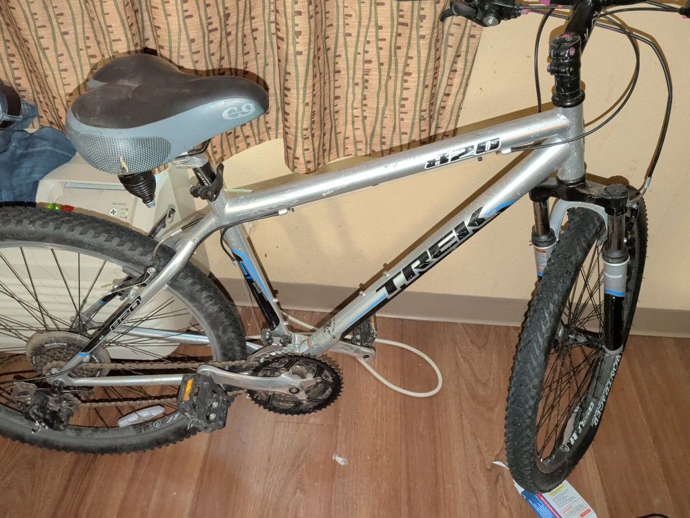 Trek 820 Mountain Bike Excellent Condition