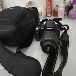 Camara Nikon D3000 100$