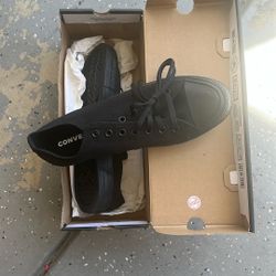 Converse Chuck Taylor’s - Size 11