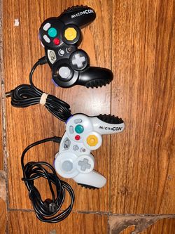 MicroCon GameCube Controllers – Black and White