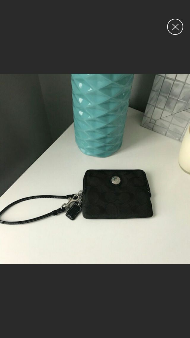 Coach Black Zip Around Wallet EXCELLENT CONDITION