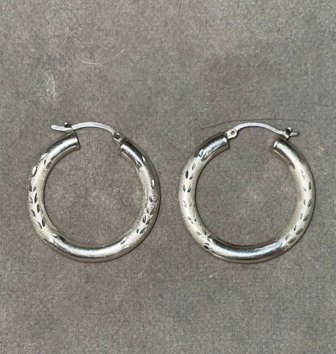 Vintage Stefani Argento Sterling Silver Diamond Cut Satin Leaf Hoop Earrings