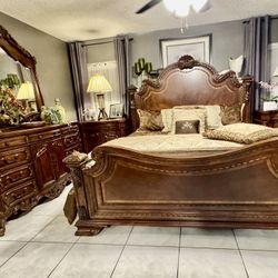 Beautiful! Look Alike Michael Amini /  Aico “ Tressor “ King Size Bedroom Set!