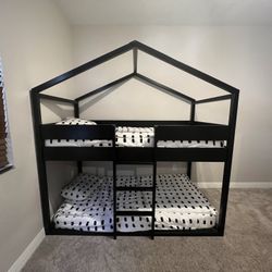 Twin Over Twin House Bunk Bed 