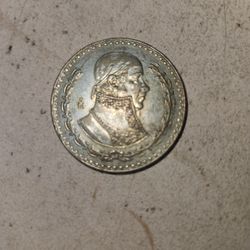 This is a Mexican silver 1 peso coin featuring the bust of national hero José María Morelos. 