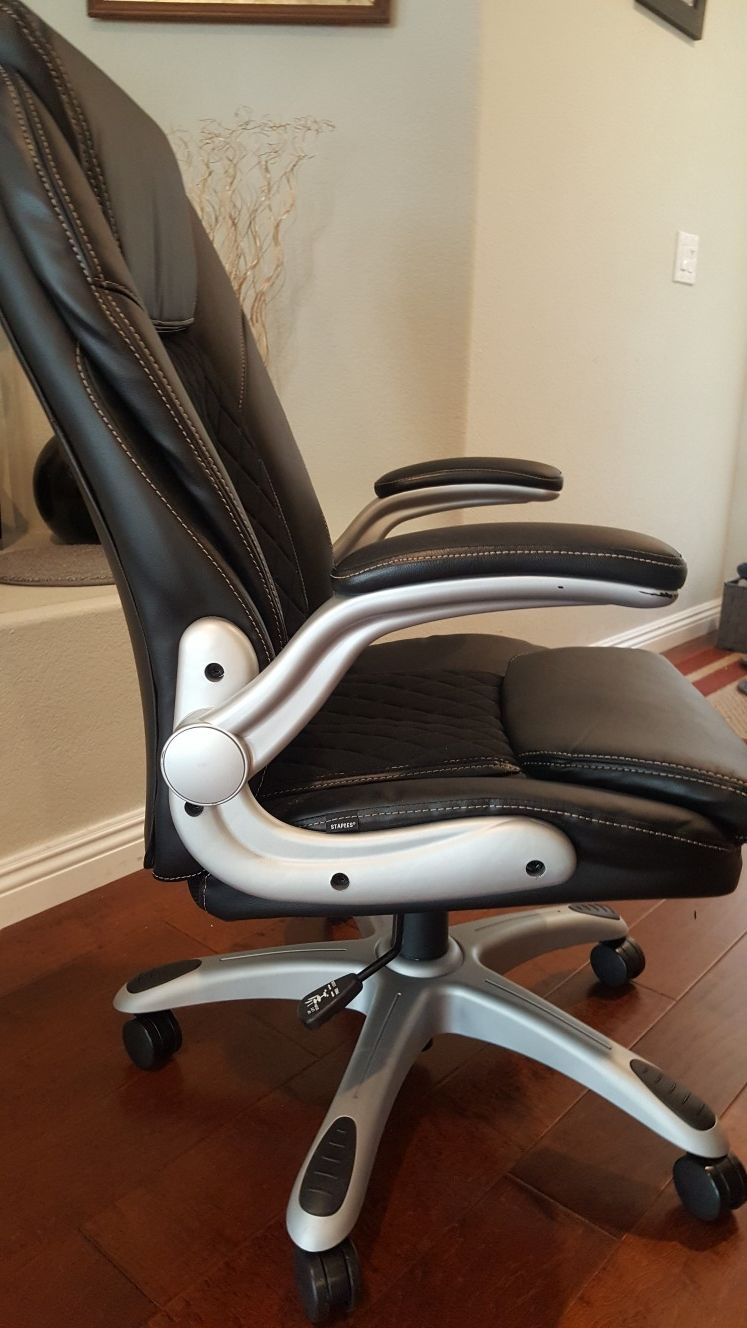 Staples Sorina Bonded Leather Office Chair