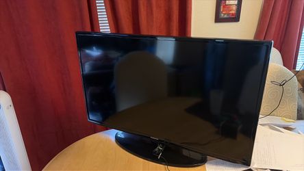 40" Samsung Full HD 1080p Smart TV (UN40EH5300F) with Remote , Stand &Power Cord.