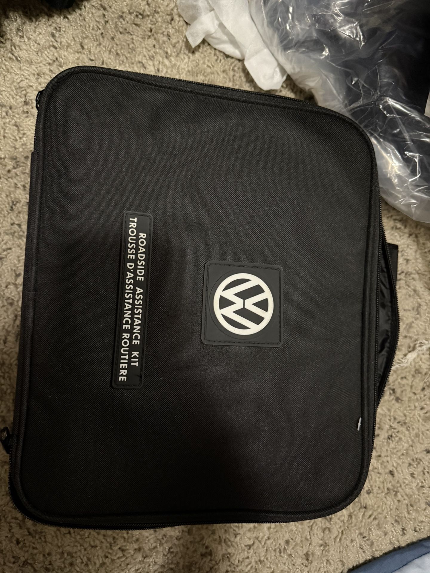 VOLKSWAGEN ROADSIDE SAFETY ASSISTANCE KIT JETTA BEETLE GOLF EOS CC OEM!!!