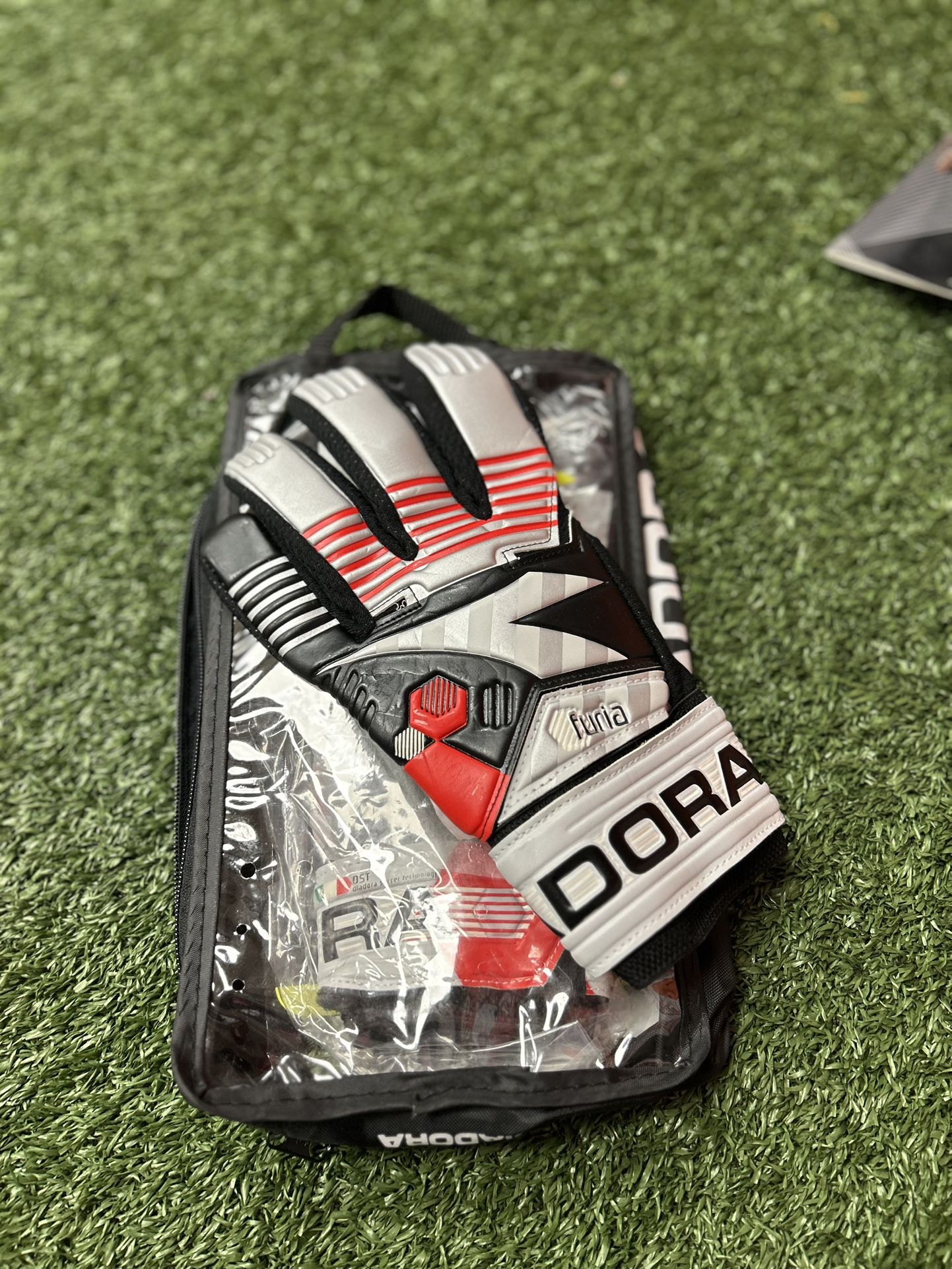 DIADORA GLOVES