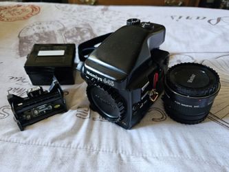 Mamiya 645 Pro Camera Body with Extras
