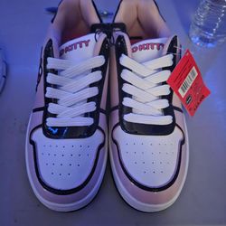 Hello kitty tenis shoes size 8