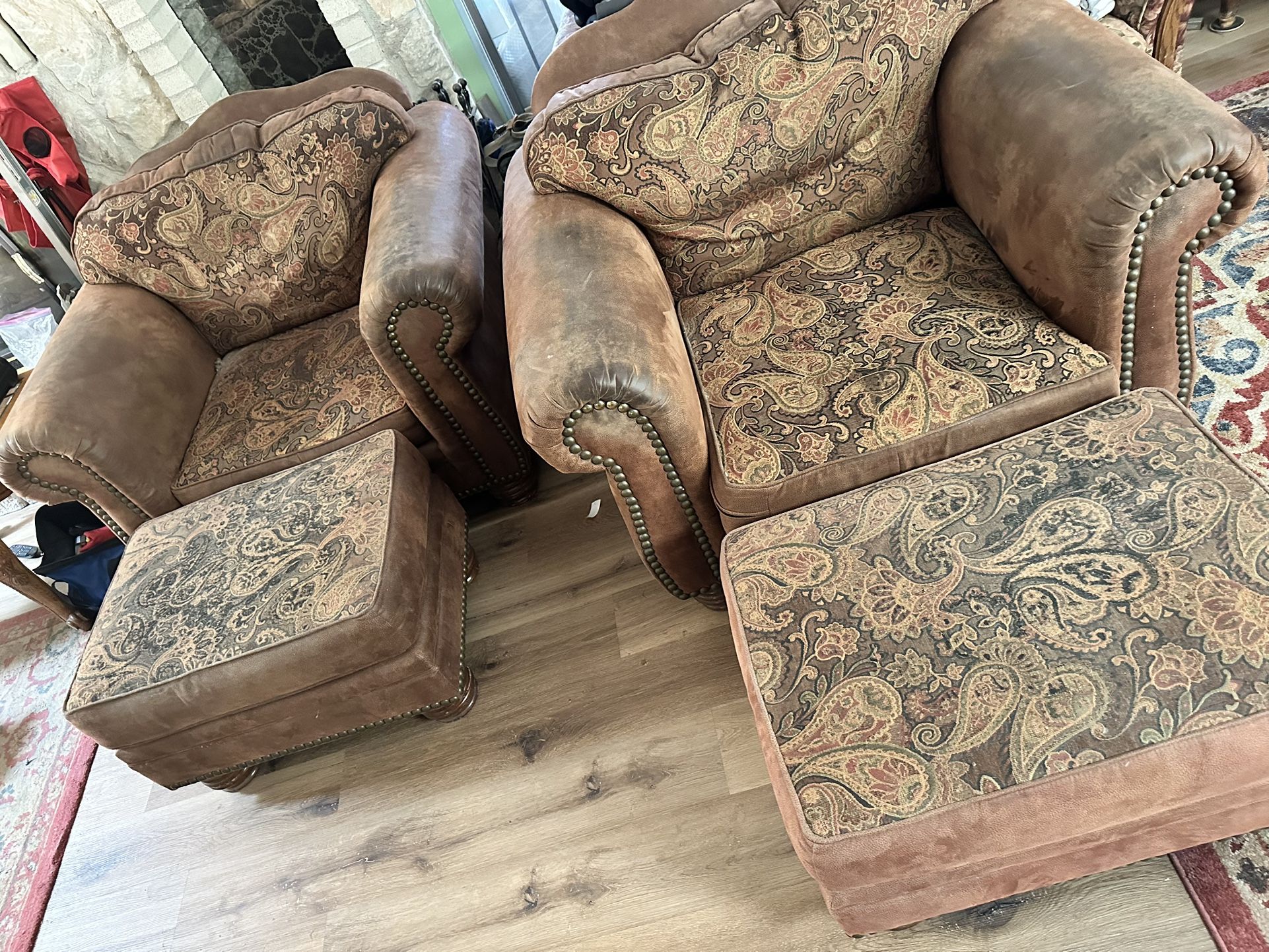 Club Chairs With Ottoman