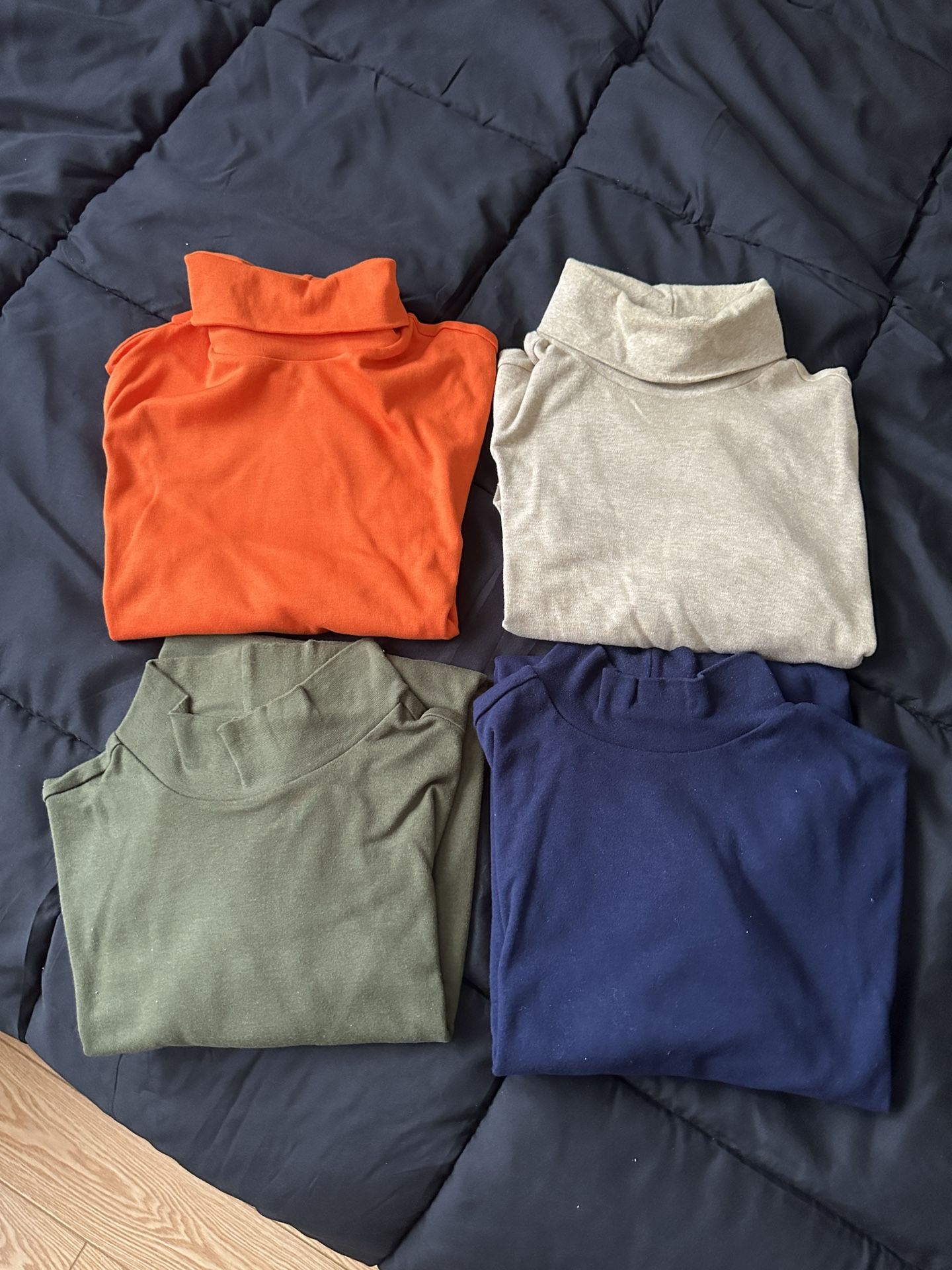4 Men’s Turtlenecks Size M