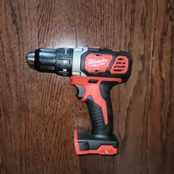 Milwaukee

M18 18V Lithium-Ion Cordless 1/2 in. Drill Driver (Tool-Only)

