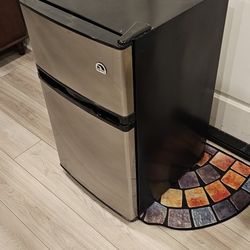 Igloo Mini Fridge With  Separate Freezer