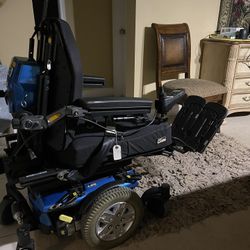 WHEELCHAIR- Quantum 6 Edge electric battery powered Wheelchair 🦼 