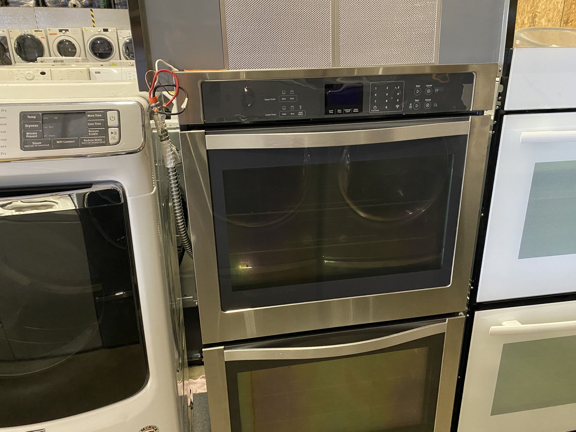 WHIRLPOOL WALL DOUBLE OVEN BUILT IN LIKE NEW W/WARRANTY, DELIVERY, etc. …