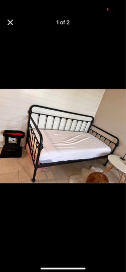 Day bed with twin mattress